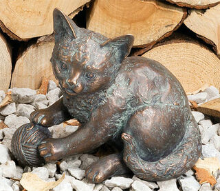 Gartenskulptur "Kätzchen, spielend", Bronze