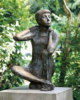 Gartenskulptur "Sitzender Junge" (ohne Sockel), Bronze von Otto Sonnleitner