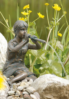Gartenskulptur / Wasserspeier "Flötenspielerin", Bronze